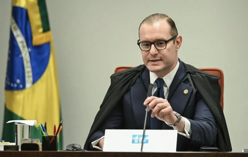 Vitória de Lula é marcada por controvérsia jurídica após STF ampliar votação em duas horas