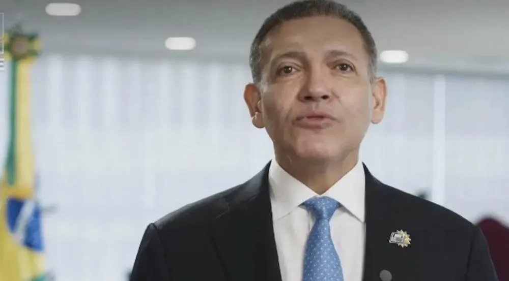 TSE rebate Flávio Bolsonaro e afirma que fiscais do PL tiveram acesso à apuração dos votos