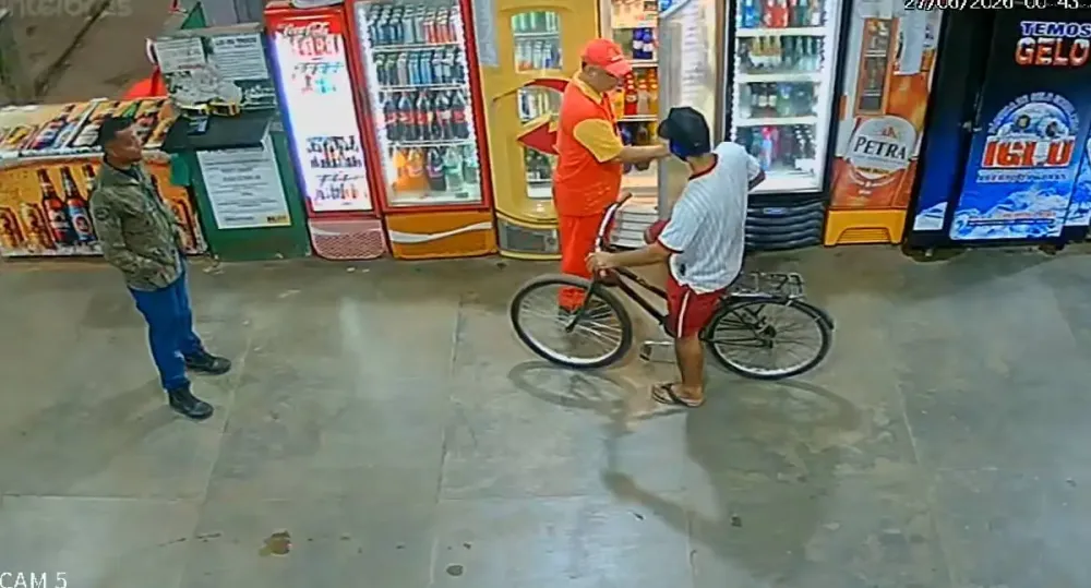 Criminoso armado assalta frentista e rouba dinheiro de posto de combustíveis em Porto Velho