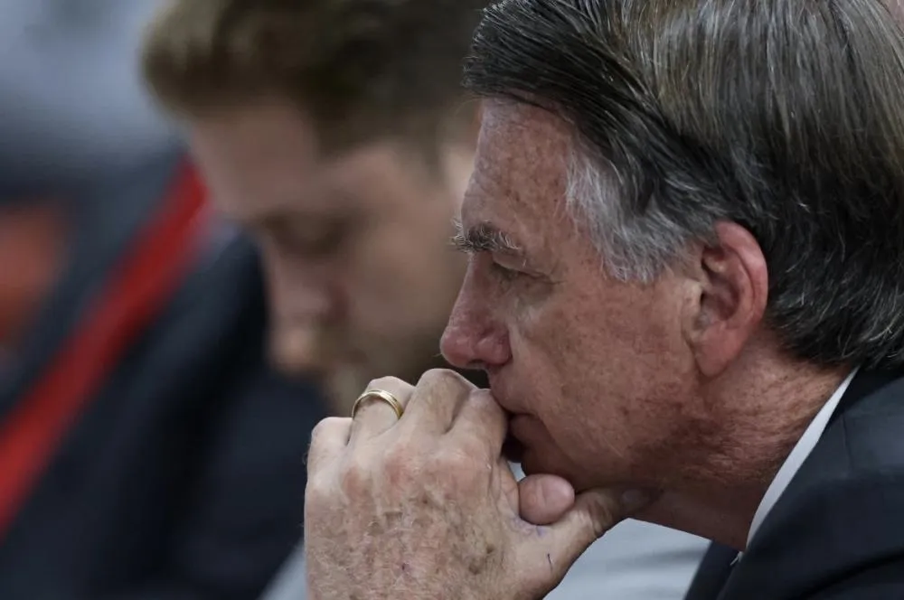 Tornozeleira de Bolsonaro registra falha de GPS, mas PMDF descarta violação do equipamento