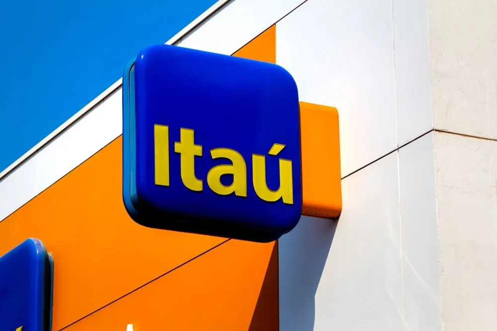 Itaú notifica extrajudicialmente Jornal Metrópoles após reportagens sobre cobranças irregulares em contas de clientes
