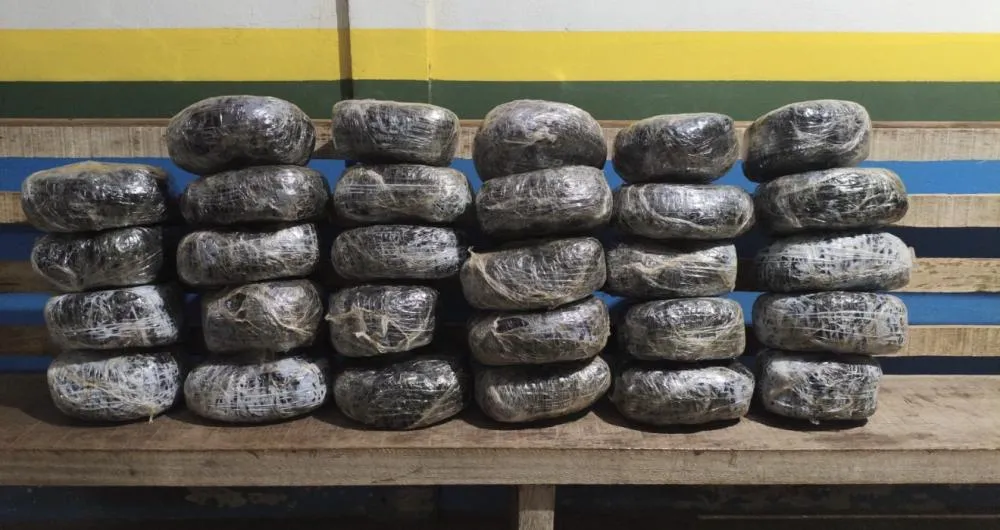 Polícia Militar apreende mais de 30 quilos de maconha durante abordagem em São Francisco do Guaporé
