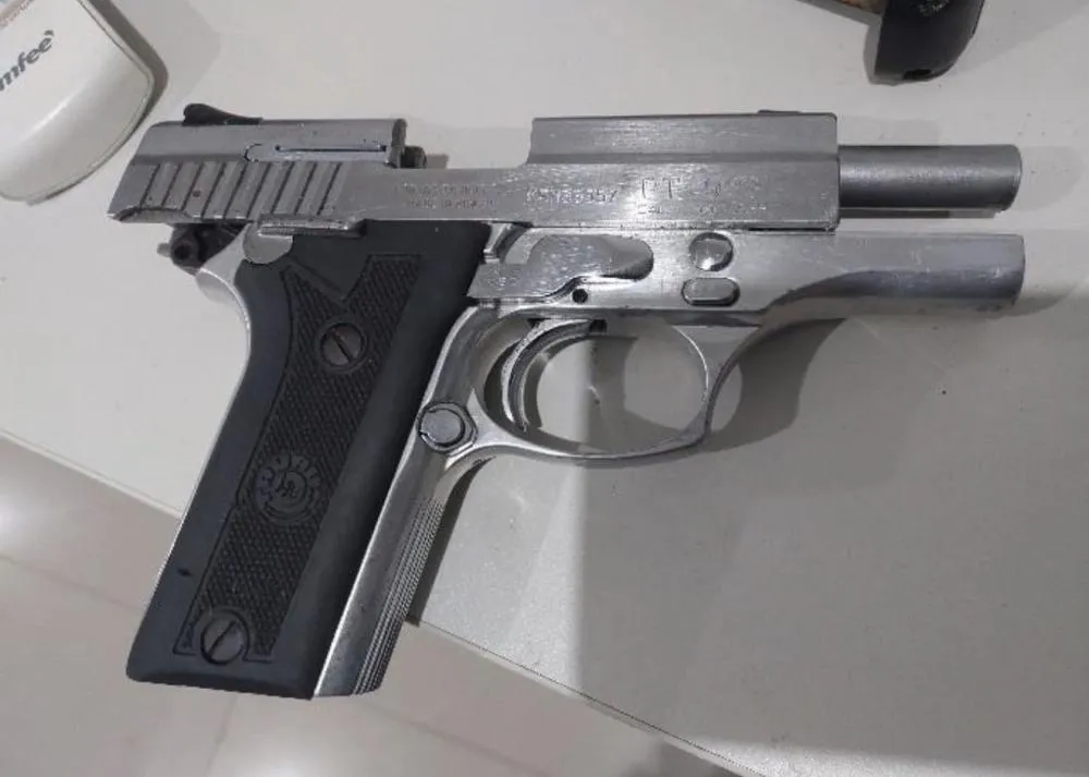 Motorista é preso com pistola municiada durante abordagem da PM na BR-429, em Presidente Médici