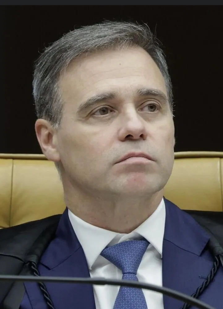 André Mendonça suspende propaganda de Lula por omissão do nome de Geraldo Alckmin